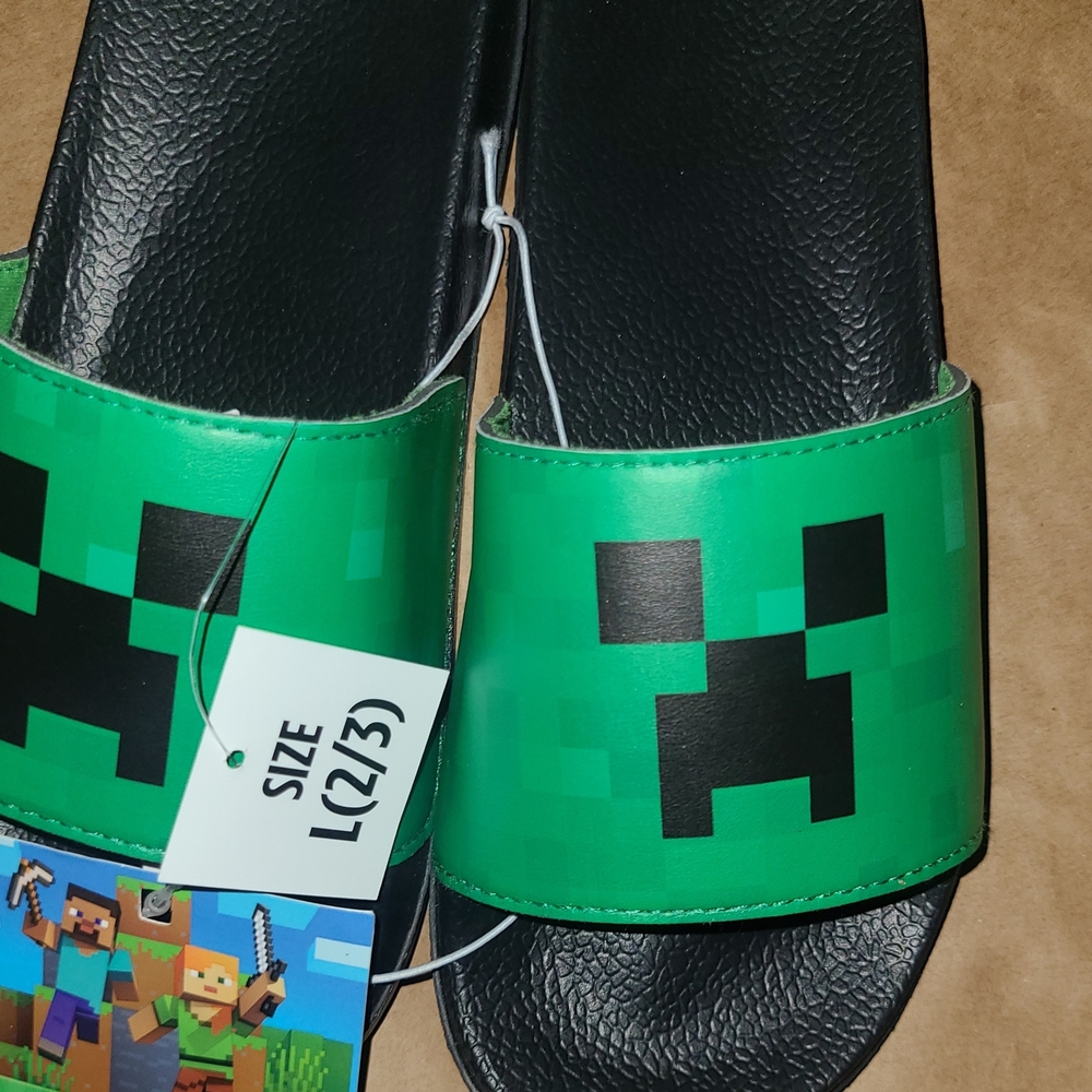 Kids Green Minecraft Creeper Slide Sandals - Size L (2/3)